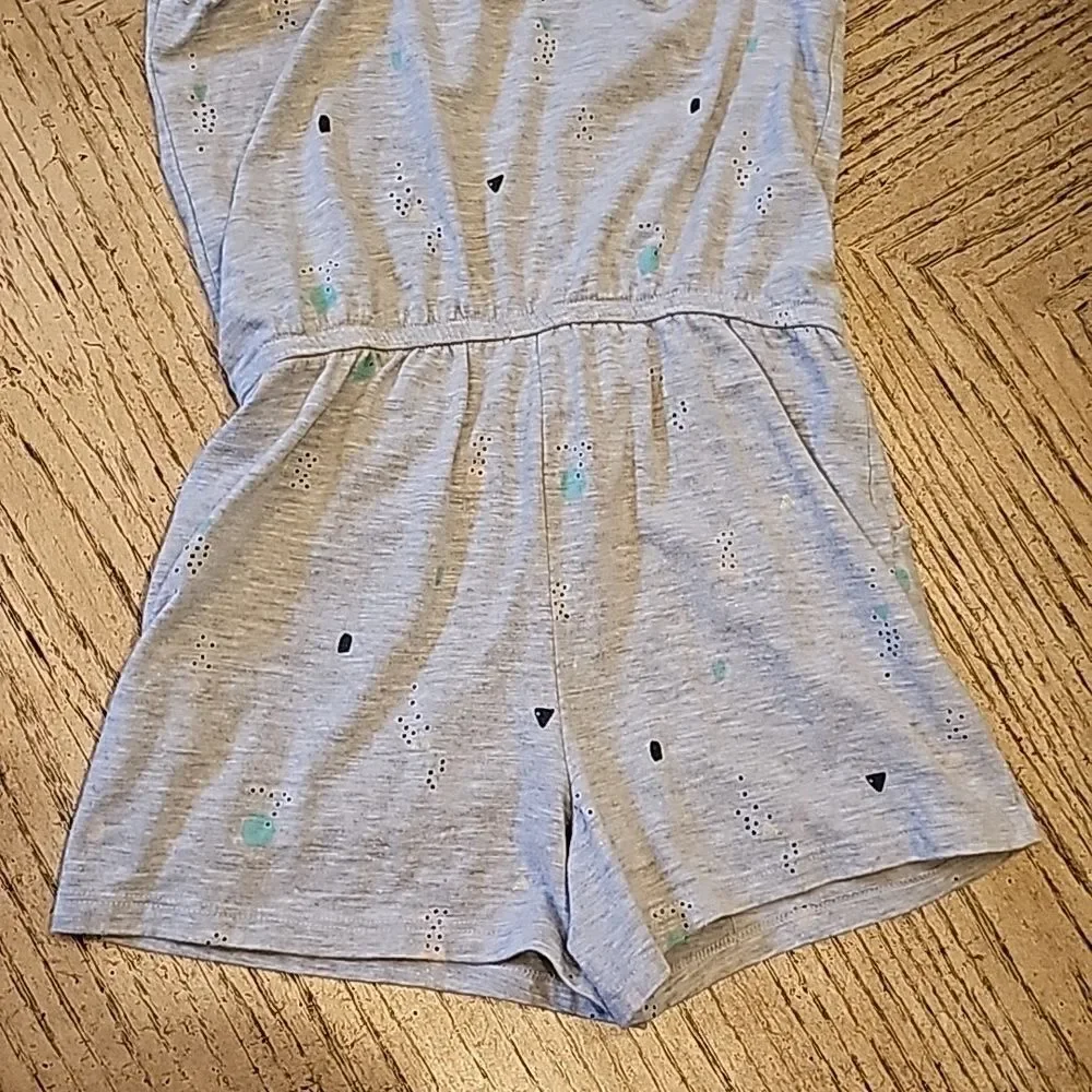 Girls gray short romper size M 7/8